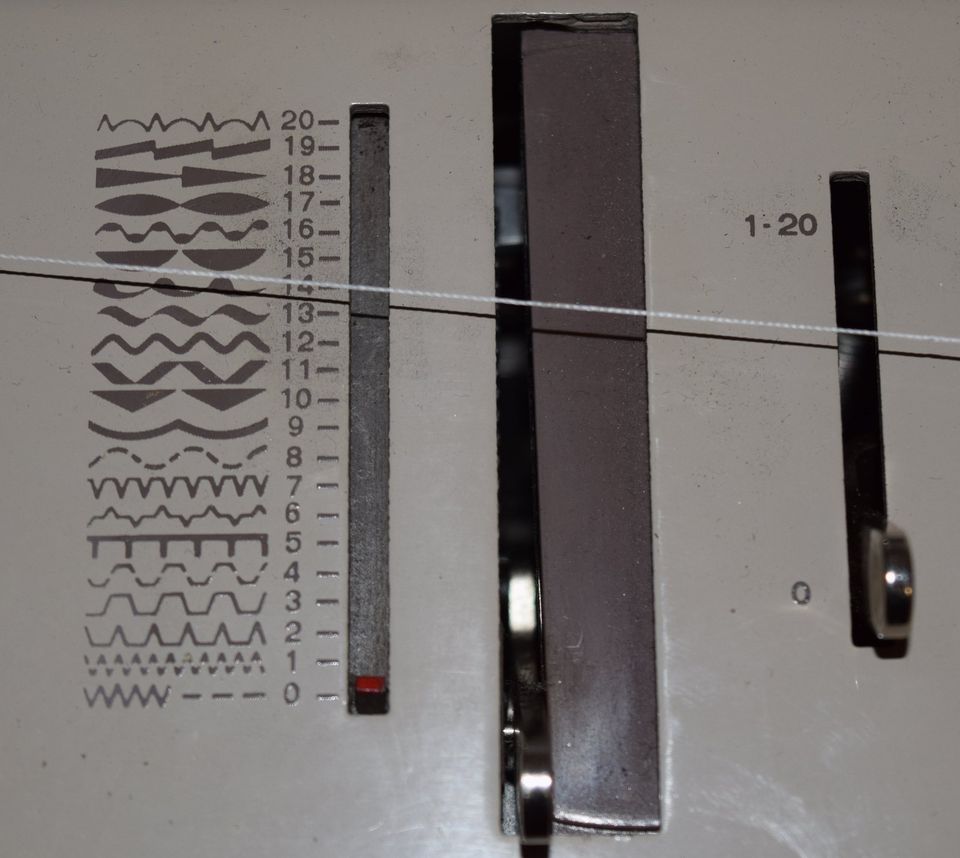Bernina 950 Zickzack Zierstich Nähmaschine Industrienähmaschine in Kirchberg