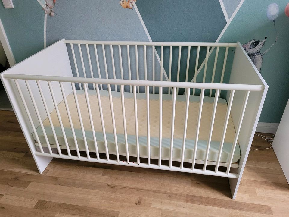 Gitterbett Bett Kleinkind/Baby in Halle