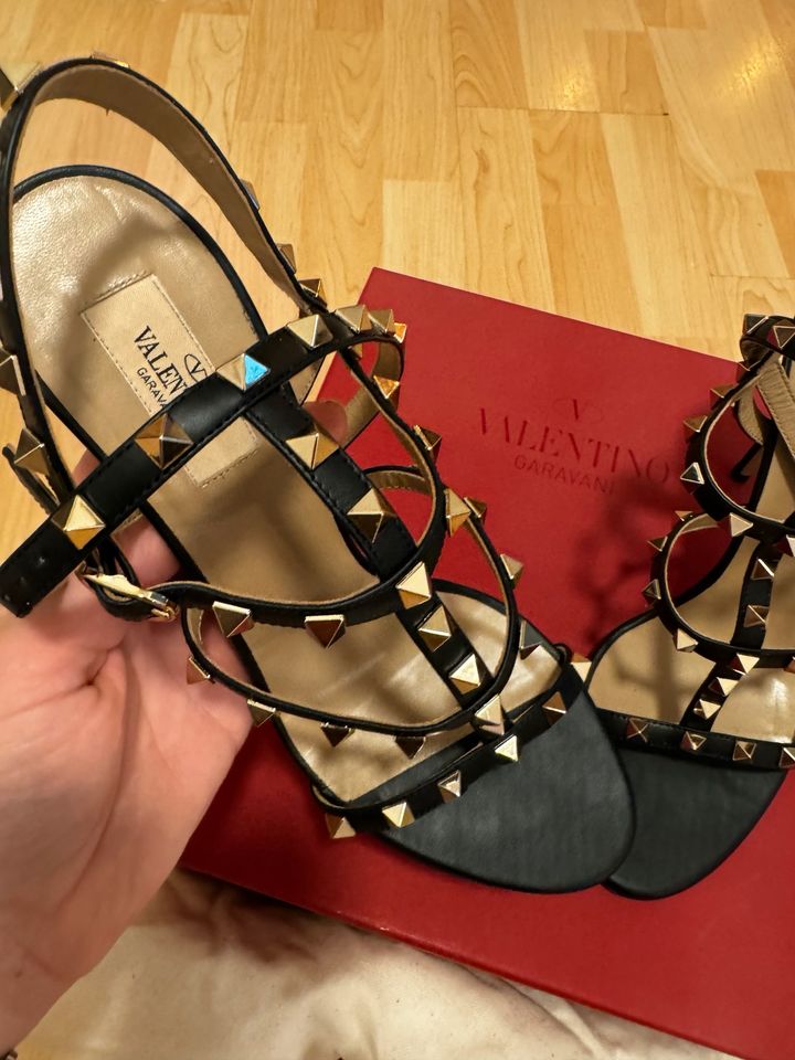 Valentino Rockstud Sandale aus Kalbsleder Gr 40 1/2 in Mannheim