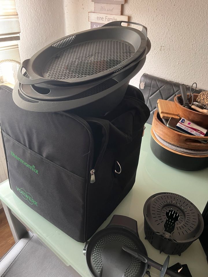 Thermomix TM6 mit trolley und Zubehör in Dortmund