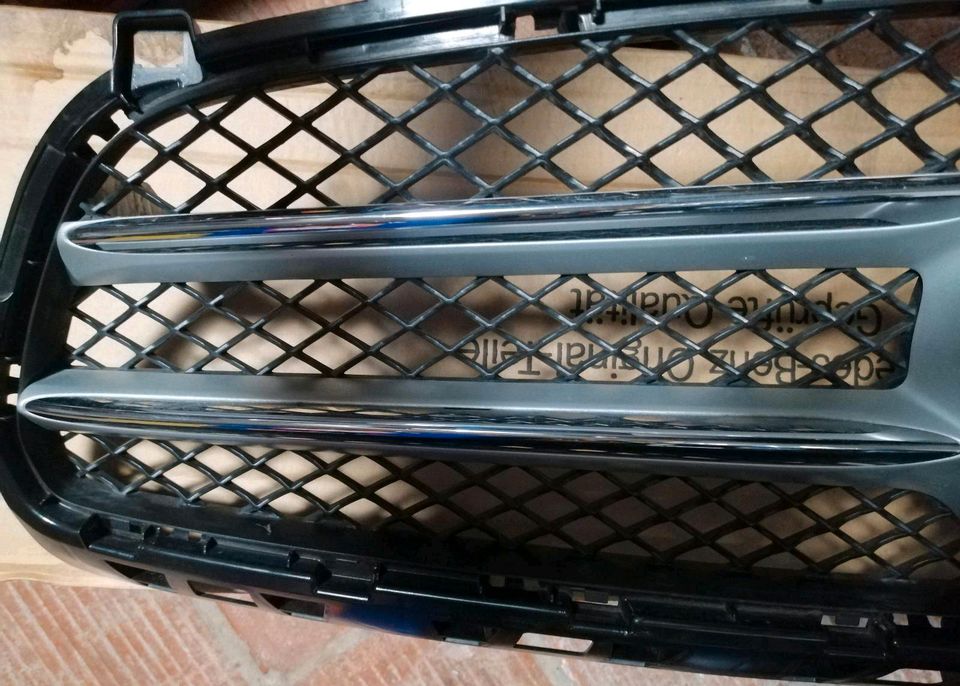 original Mercedes-Benz A176 Kühlergrill A1768880260 A176 888 0260 in Ebersbach an der Fils