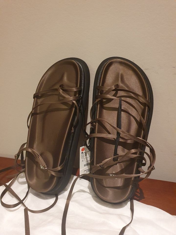 ZARA Sandalen Gr.38 (NEU mit Etikett) in Hamburg