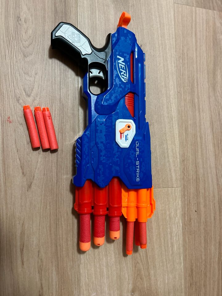 Nerf Dual-Strike in Rutesheim  