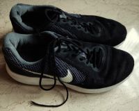 Nike Sneaker Laufschuhe Sportschuhe Größe 42 schwarz Saarland - Nonnweiler Vorschau