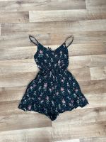 süßer Jumpsuit Playsuit mit Blumenmuster Berlin - Lichtenberg Vorschau