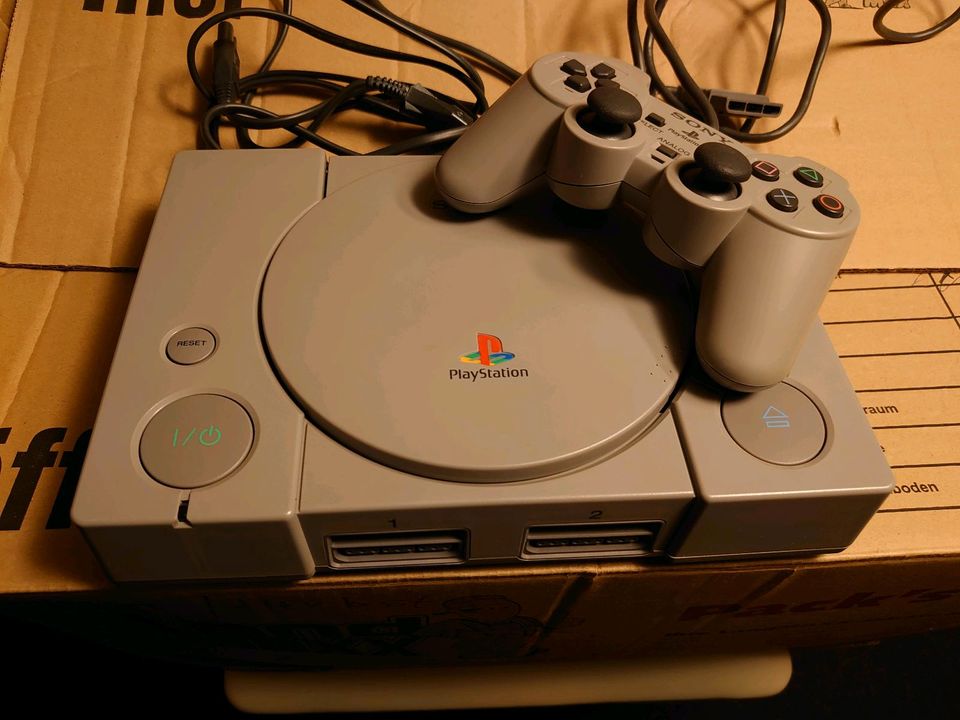 Sony PlayStation 1, Grau, Spielekonsole in Hamburg