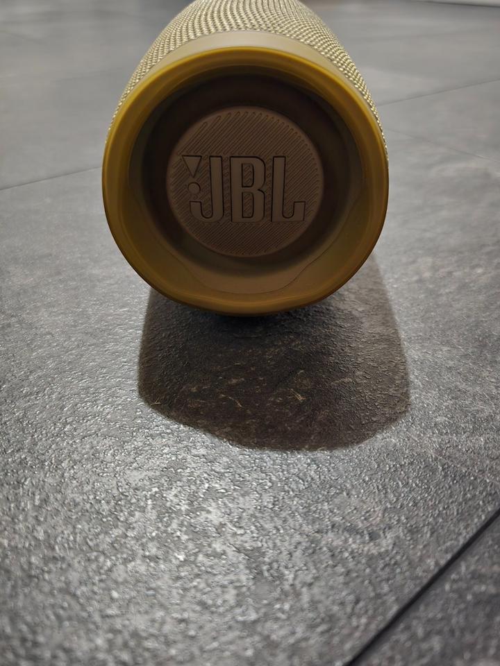JBL Charge 4 Gold + OVP+ Ladekabel - sehr guter Zustand in Röttenbach (bei Erlangen)