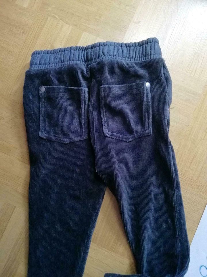 0,50€ kurze und lange Hosen Pullover Kleid Leggins 92 in Nürnberg (Mittelfr)