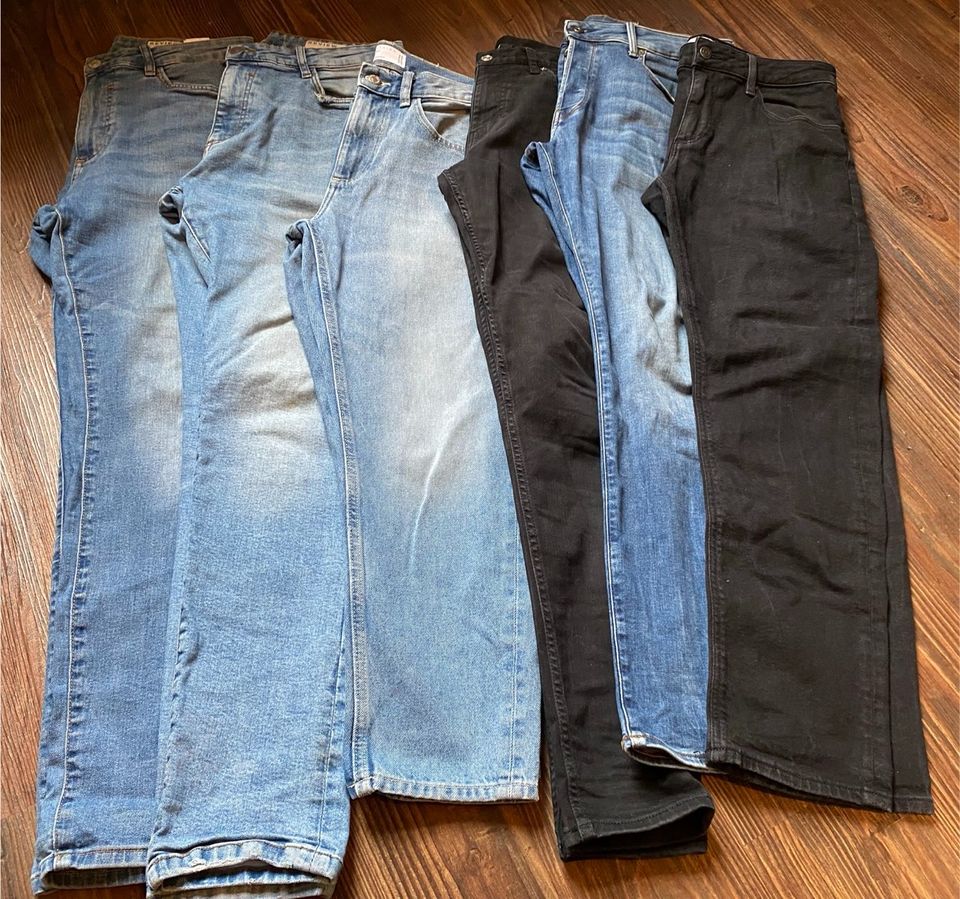Diverse verschiedene Jeans neuwertig in Stuhr