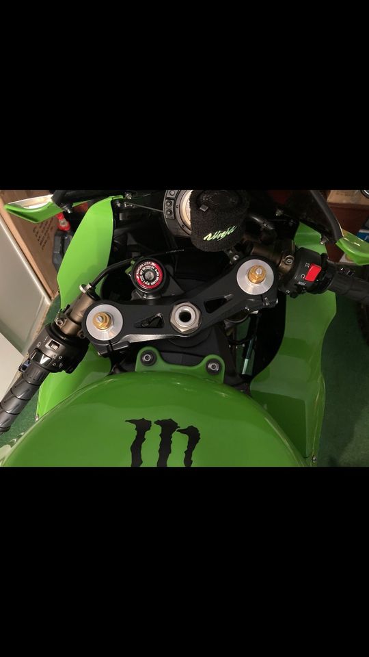 KAWASAKI ZX10R 2004 ZXT00C in Broderstorf