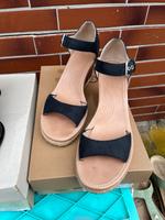 UGG ATASHA Sandaletten Gr 39 schwarz Hessen - Maintal Vorschau