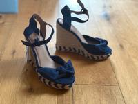 H&M Keilabsatz Sommersandalen Neu Navy Gr 37 Boho Chic Festival Niedersachsen - Braunschweig Vorschau