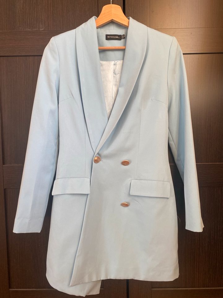 Hellblauer Blazer Kleid PrettyLittleThing XS neu in Freiburg im Breisgau