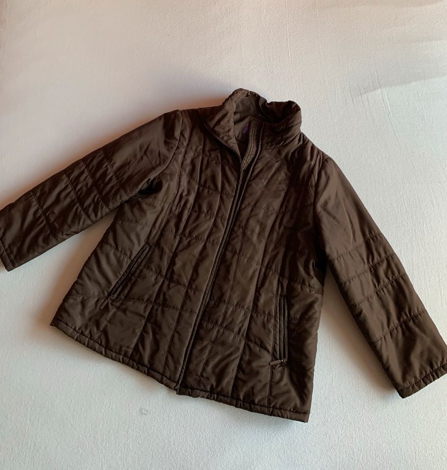 Winterjacke, Jacke , Mantel, Steppjacke von Designers Gr. 44 in Lippstadt