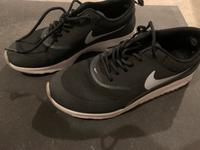 Nike Sportschuhe Größe 37,5 Stuttgart - Weilimdorf Vorschau
