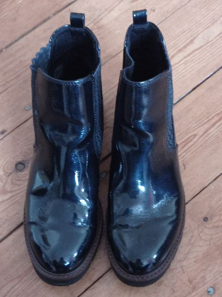 Marco Tozzi Chelsea Boots Lack nachtblau fast schwarz 40 in Flensburg