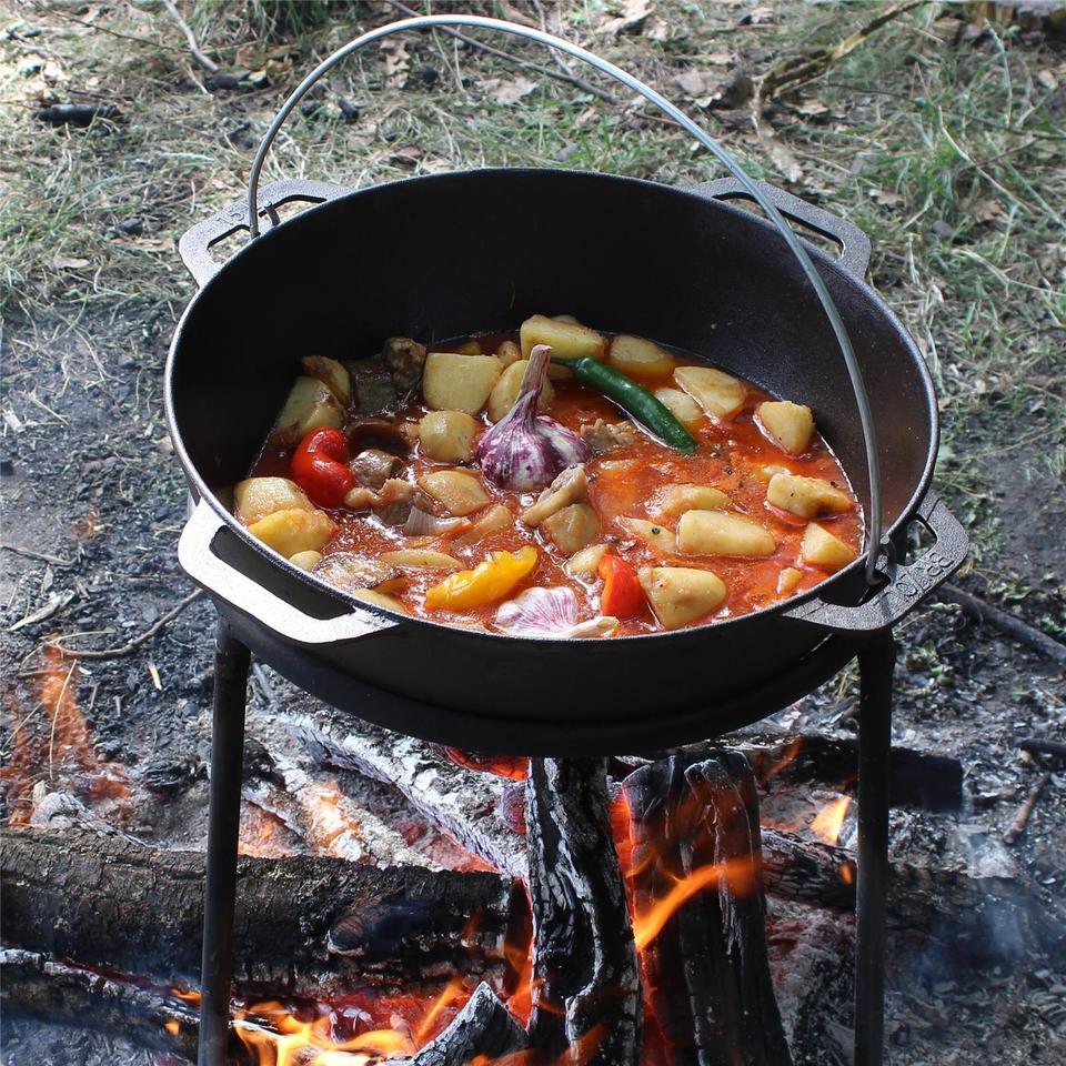 Kasan 6-15 L mit Deckel aus Gusseisen, Schwenktopf, Campingtopf in Ratingen