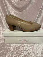 Pumps 5th Avenue Größe 40 beige NEU Hessen - Gießen Vorschau