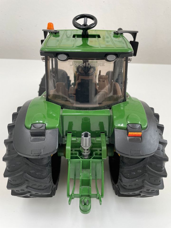 Bruder Traktor Johne Deere 7930 mit Doppelreifen und Frontlader in Bocholt