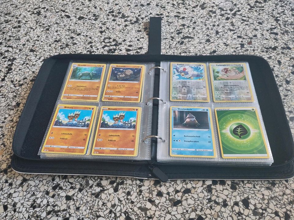 Pokémon Karten mit Sammelalbum in Mannheim