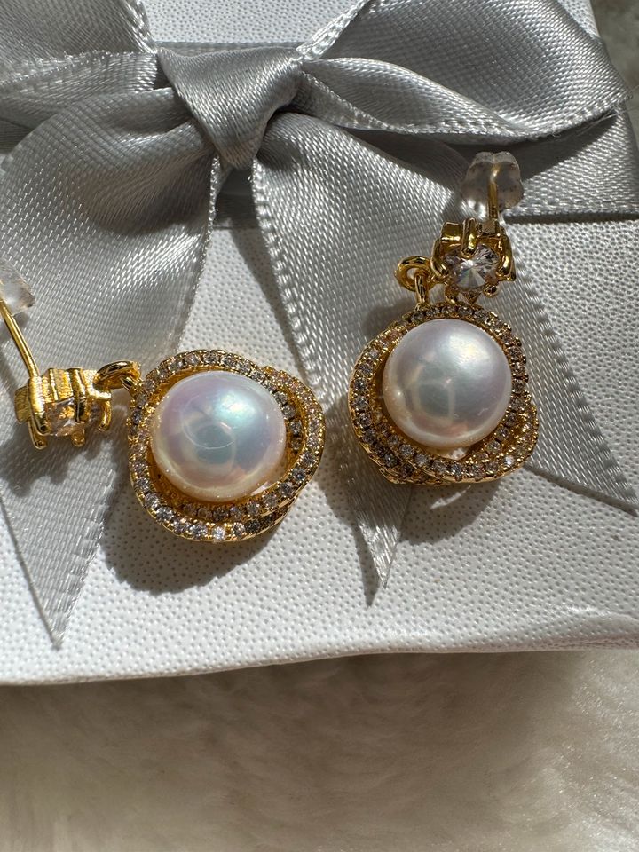 Perlenohrringe Pearl ear-rings in Berlin