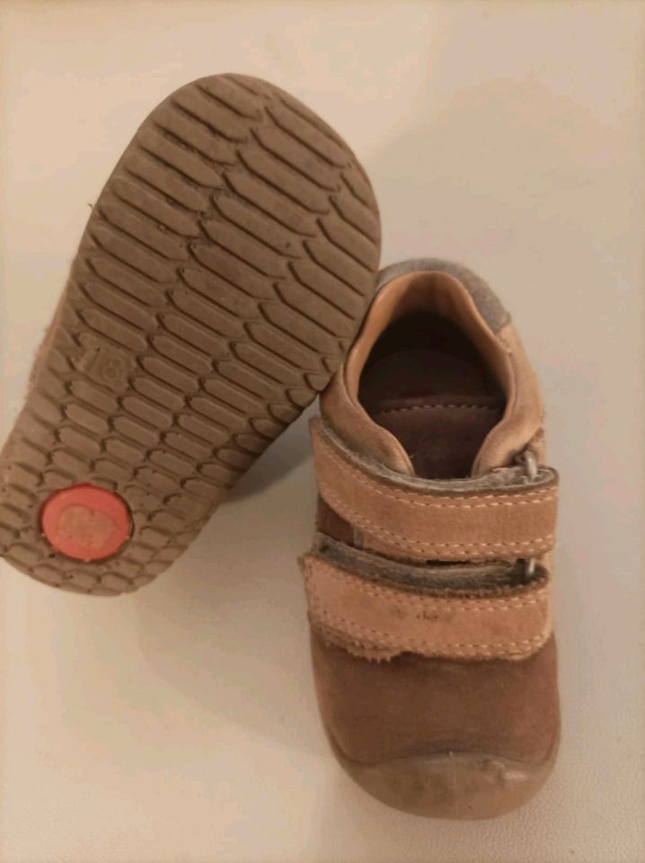 Baby -Kinder Schuhe in Steutz