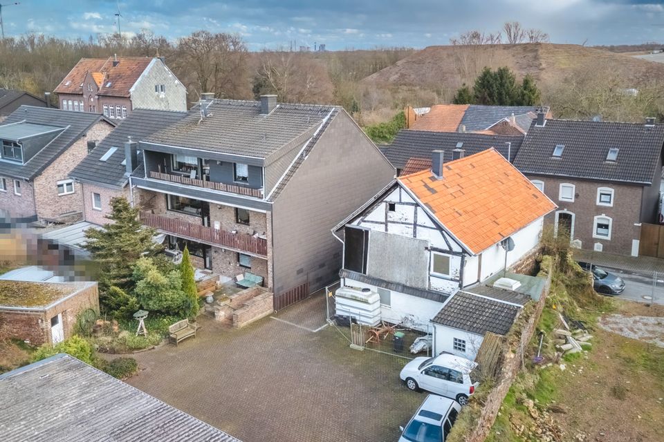 Dreifamilienhaus mit 5 Garagen und zusätzlichem Baugrundstück in Warden in Alsdorf