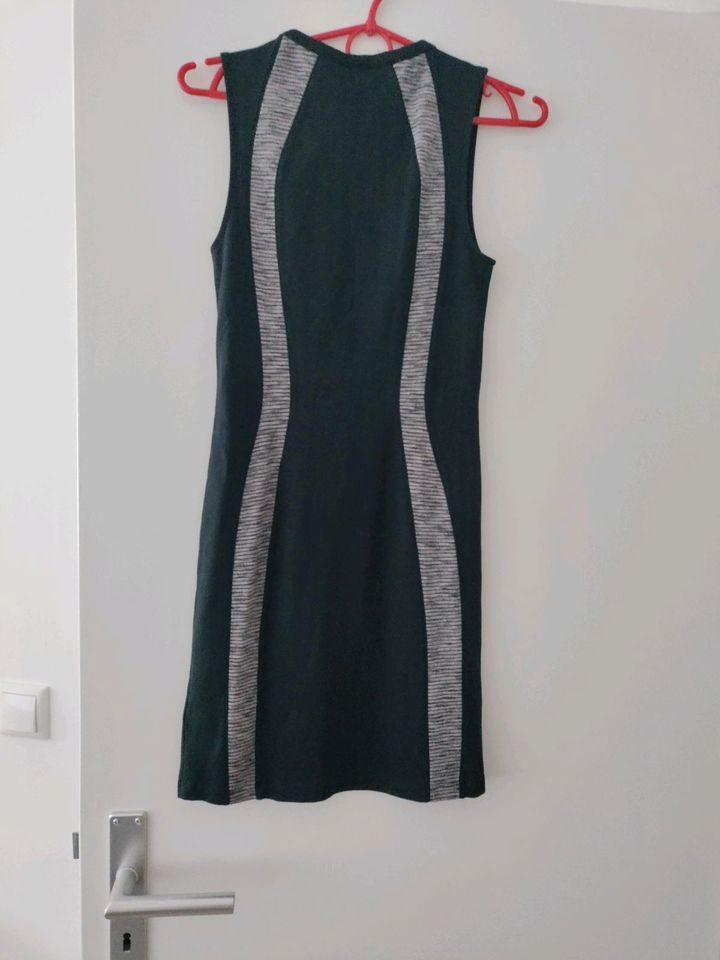 kurzes schwarzes Kleid in Hamburg