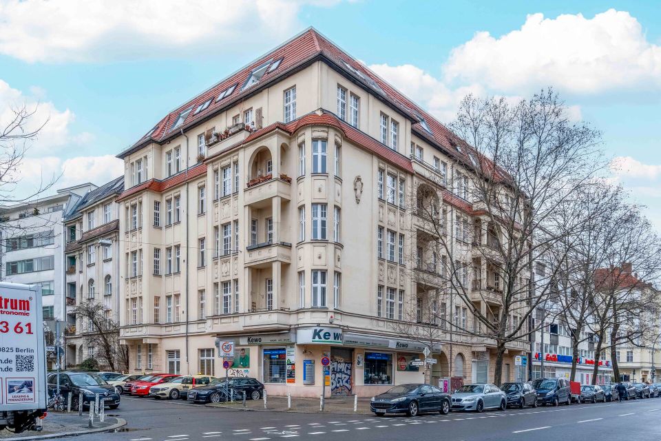 Traumhafte Kaiserzeit-Wohnkultur: Lichtdurchflutete 3-Zimmer-Wohnung mit edlen Details und Charme in Berlin