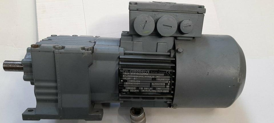 2 x GETRIEBEMOTOREN MIT BREMSE SEW-EURODRIVE 0,37 kWn= 37 min-1 in Kernen im Remstal