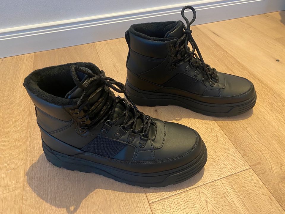 Zara Herren Winter Boots Schwarz Gr. 41 NEU in Oerlinghausen