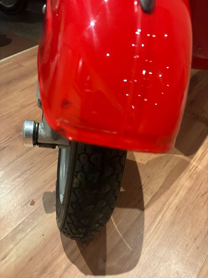 Vespa ET3 Primavera 125 Rosso Corsa in Köln