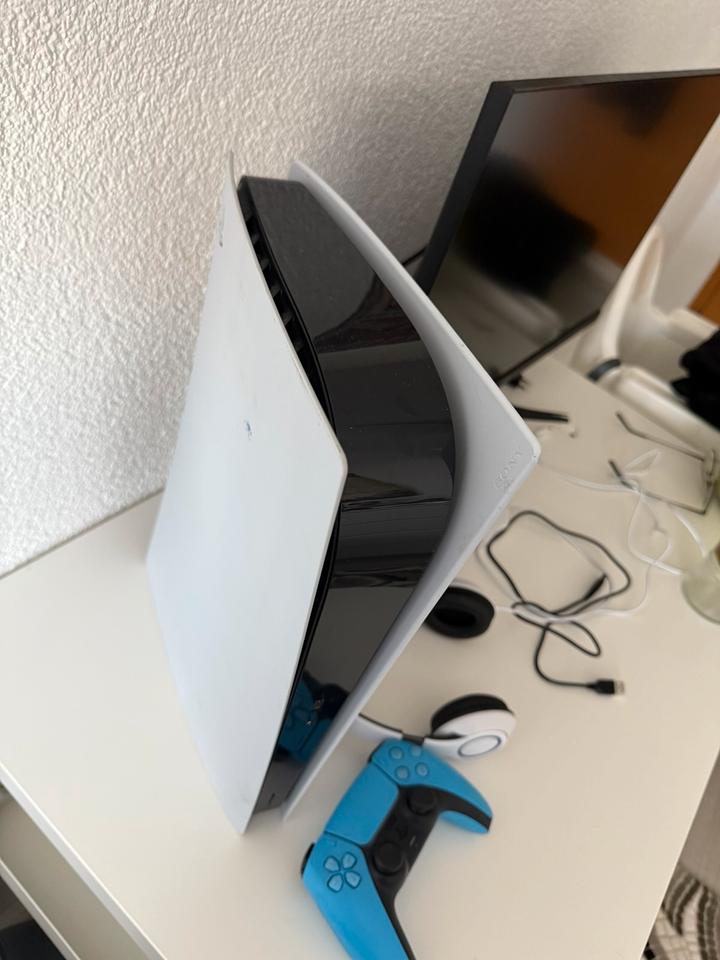 Playstation 5 Slim Edition o. Laufwerk + Controller und Monitor in Duisburg