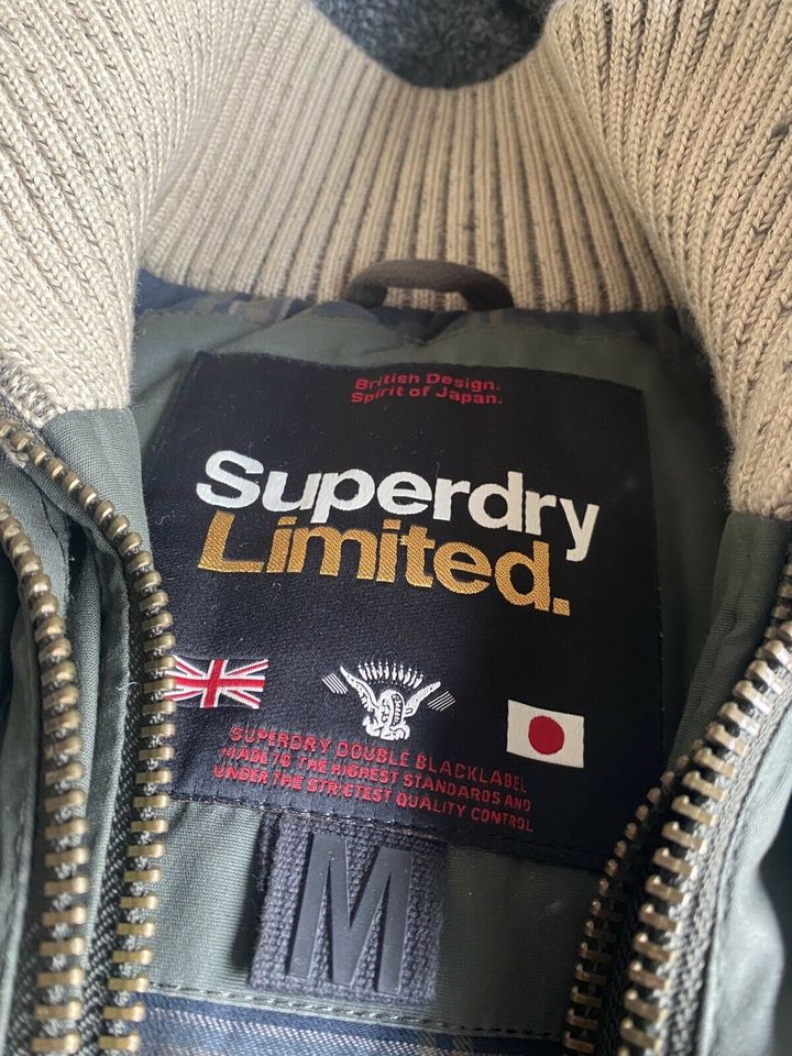 Superdry Limited Winterjacke Parka Olivgrün M neuwertig in Stuttgart