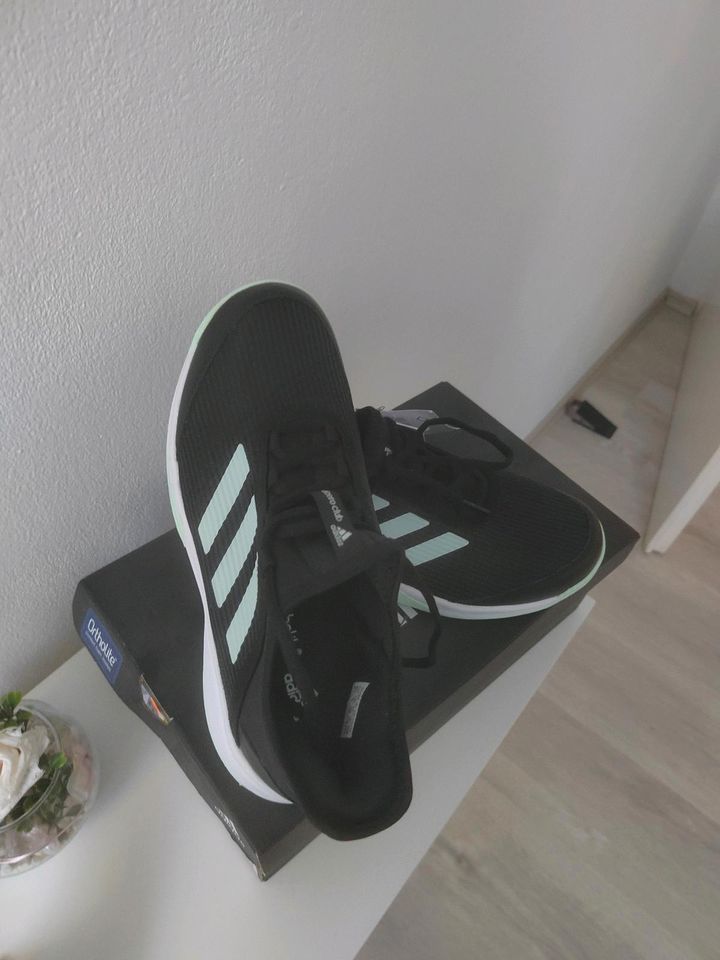 Adidas Turnschuhe Sportschuhe Sneakers gr 38 in Bremen