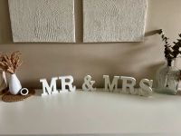 Holzbuchstaben MR & MRS weiß Hochzeit Geschenk Dekoration Nordrhein-Westfalen - Recklinghausen Vorschau