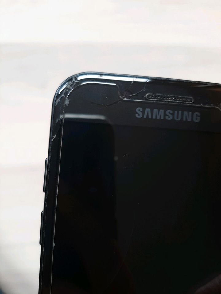 Samsung Galaxy A3 (2017), 4,7 Zoll, 16 GB, schwarz in Trier