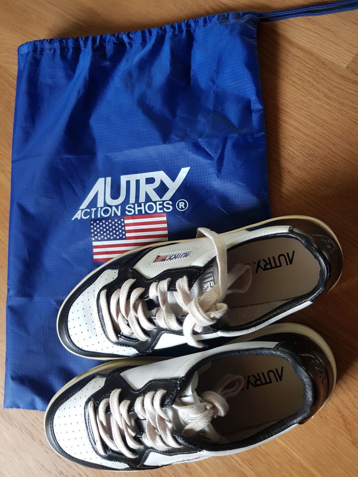 AUTRY Sneaker, neu, Gr. 42 in Schöneck