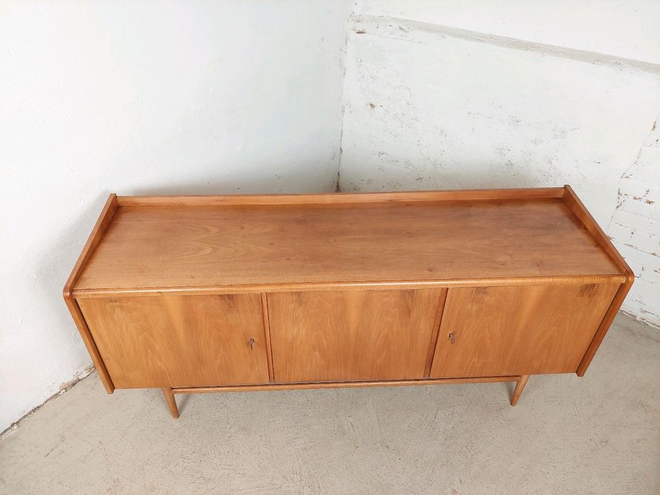 Vintage Hellerau 413 Nussbaum-Furnier Kommode Sideboard Retro DDR in München