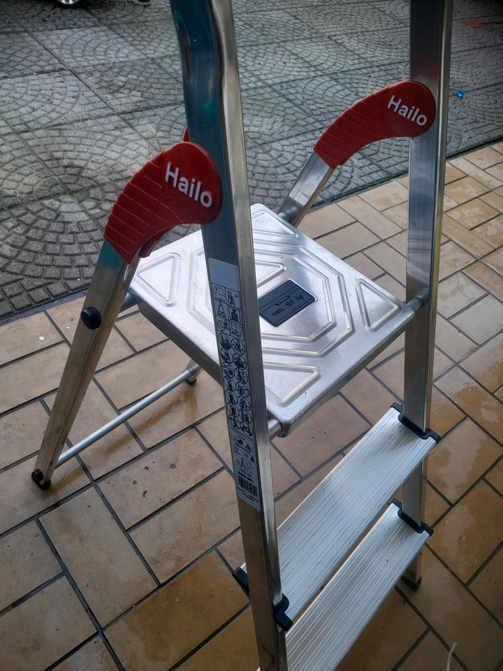 Leiter< hailo 1 mal benutzt ,und steht im Saarbrücken in Saarlouis