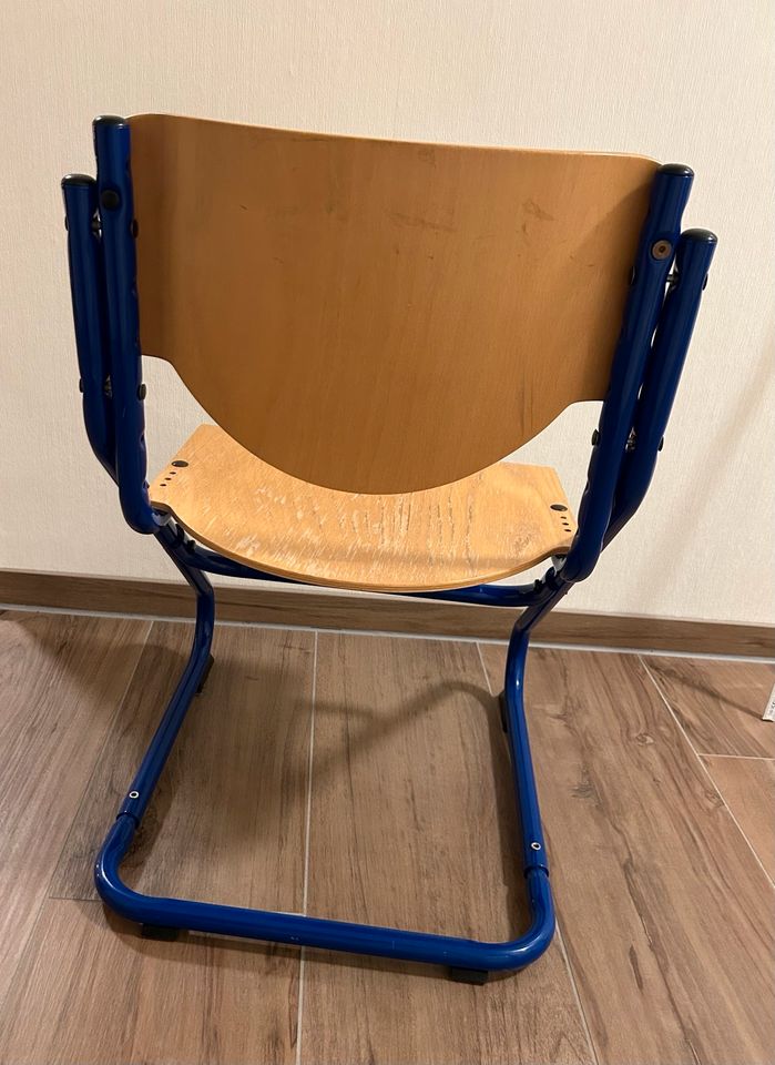 Schreibtisch   mit Stuhl, höhenverstellbar, Kind in Lübbecke 