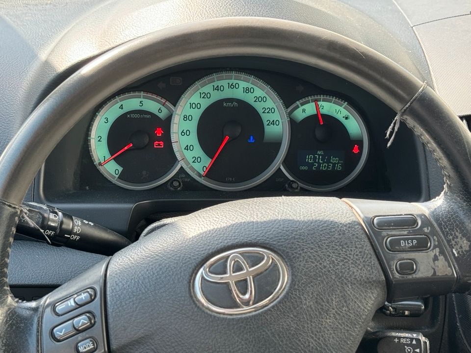 Toyota Verso 7 Sitze Klima PDC TÜV 11/2024 in Weiterstadt