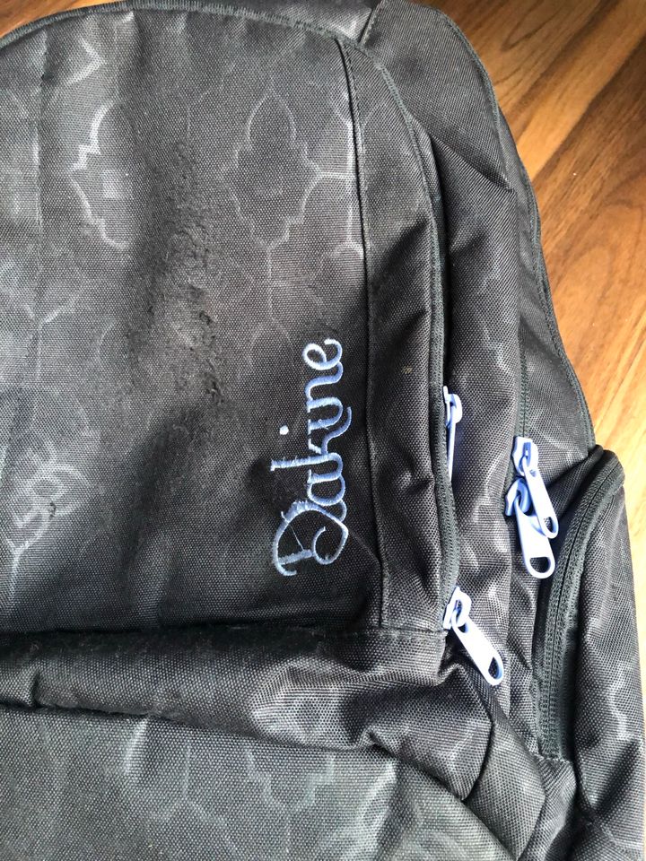 Rucksack schwarz der Marke „Dakine“ in Bad Wurzach