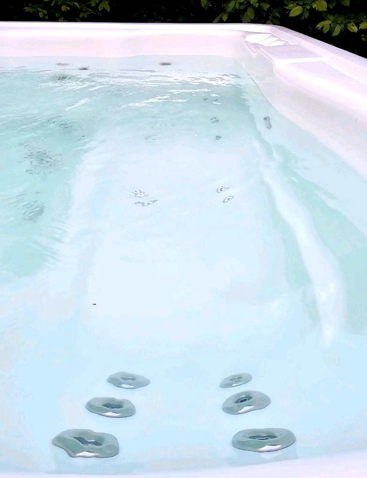 ‼️Viereckiges Badefass-Hottub mit Relax liege Model Sylt Acry‼️ in Moormerland