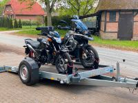 Motorrad Anhänger hydraulisch absenkbar zu vermieten 100 Kmh Niedersachsen - Buchholz in der Nordheide Vorschau