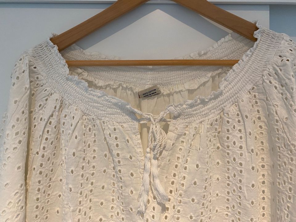 Strandkleid - Weiß mit Löchrigem Muster - Größe M in Fellbach