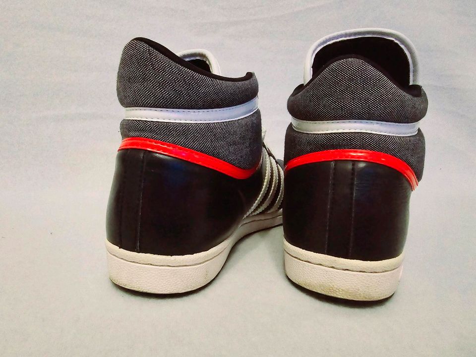Adidas Sneaker in Größe 39 1/3 in Karlshagen