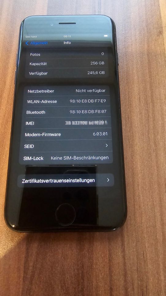 Apple Iphone 7 256 GB Schwarz mit Ladekabel in Holzminden