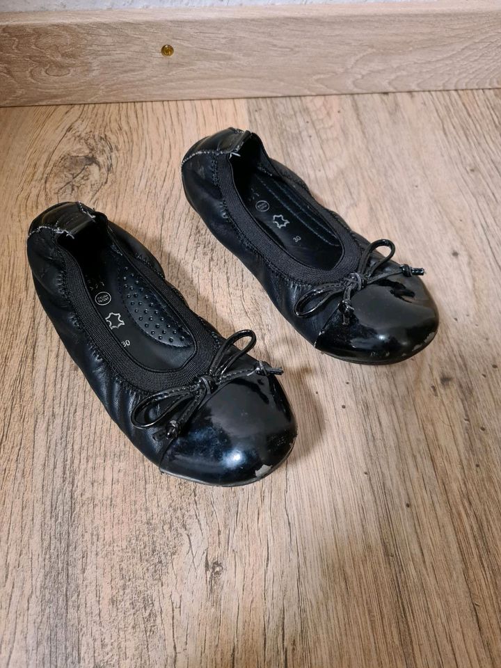 Ballerinas Geox Gr. 30 Mädchen schwarz Lack in Endingen