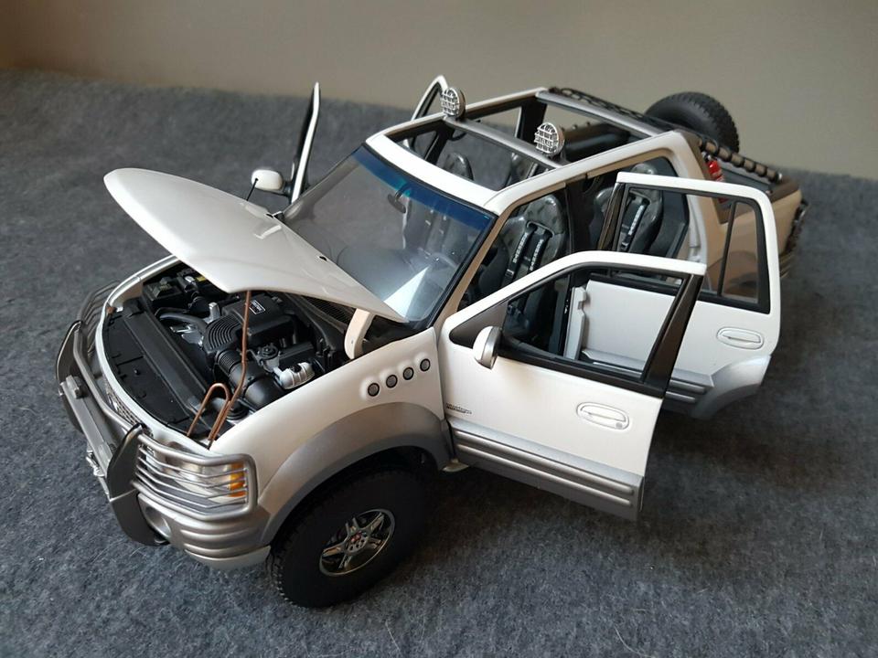 72781 Autoart Ford Expedition Himalaya 1:18 Truck in OVP in 72781 Autoart Ford Expedition Himalaya 1:18 Truck in OVP in